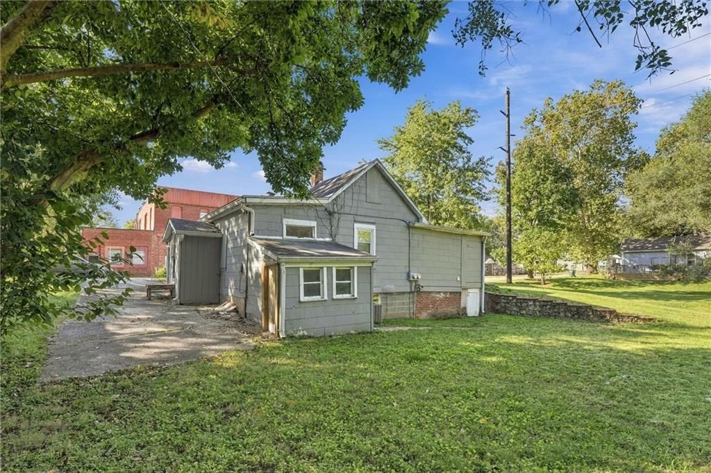 Concrete patio and flat lot at 838 Ottawa Street, Leavenworth, KS 66048