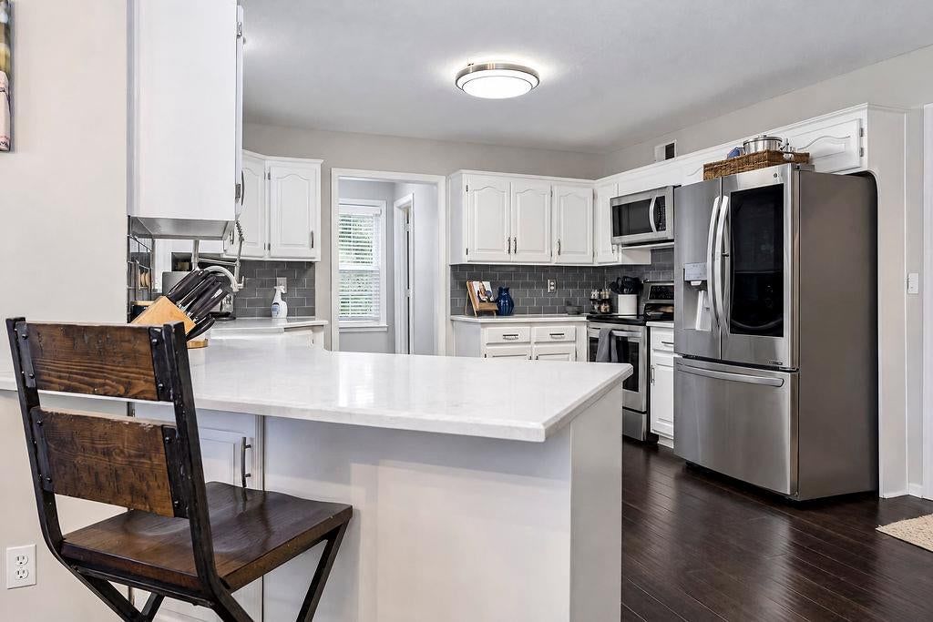 Stainless steel appliances at 16110 W 82nd Place, Lenexa, KS 66219