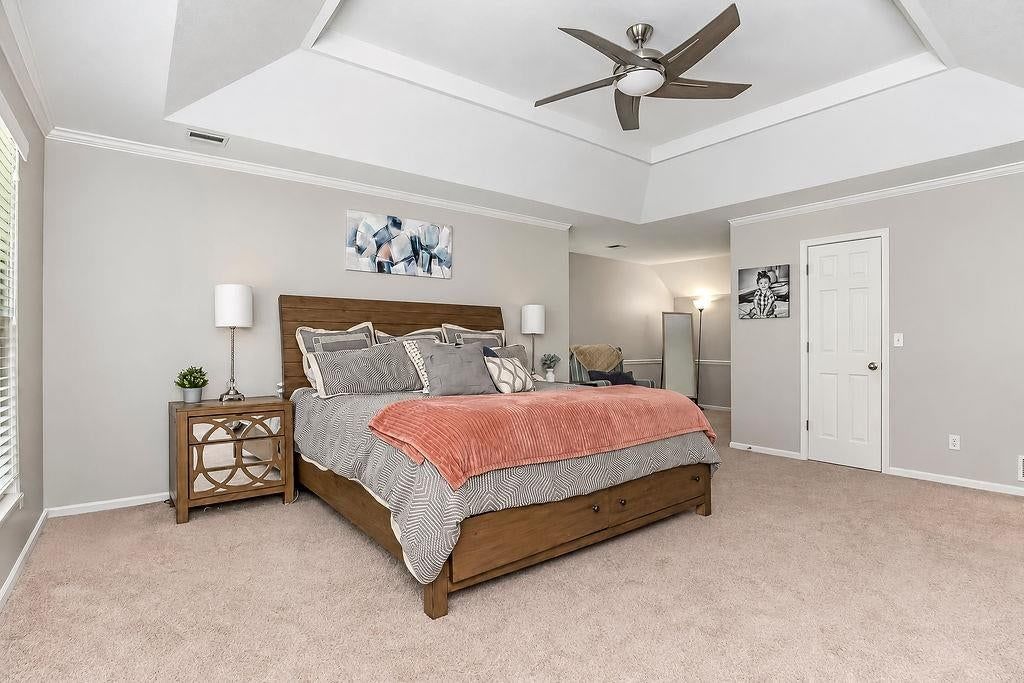 Tray ceiling at 16110 W 82nd Place, Lenexa, KS 66219