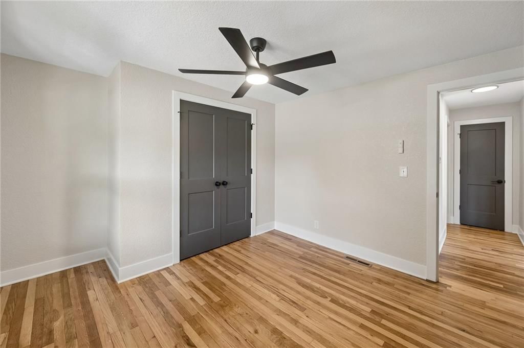 Photo 18 of 30 - 139 E 3rd Street, Tonganoxie, KS 66086