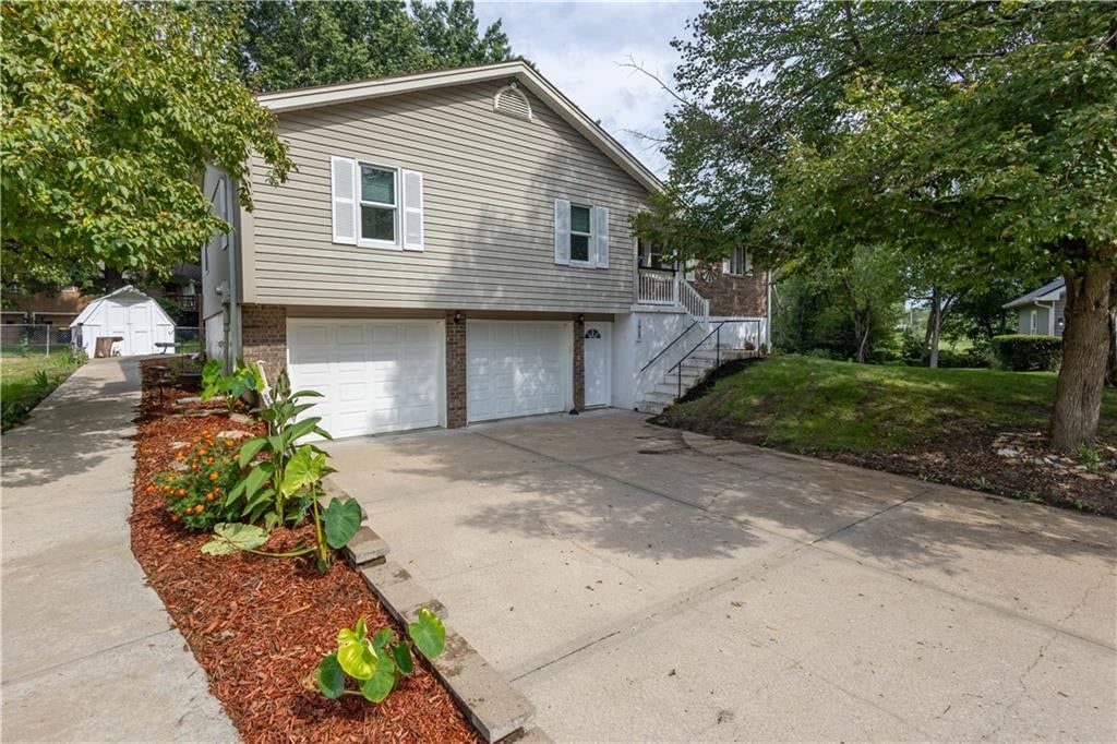 1909 Joy Circle, Excelsior Springs, MO
