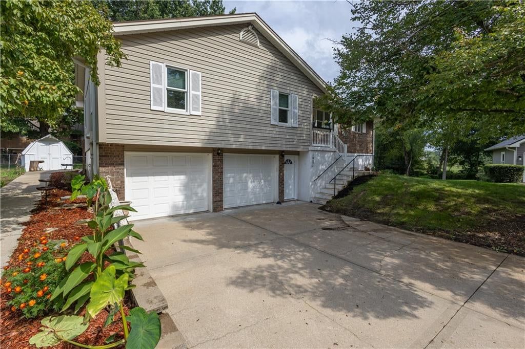 1909 Joy Circle, Excelsior Springs, MO: listing photo 2