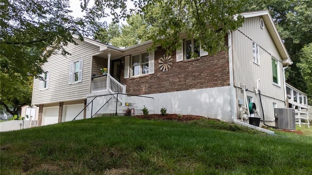 1909 Joy Circle, Excelsior Springs, MO: listing photo 3