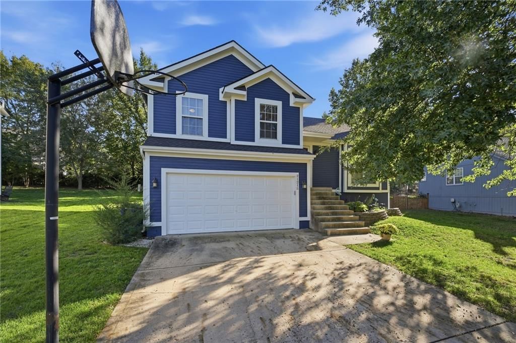21215 W 52nd Street, Shawnee, KS: listing photo 2