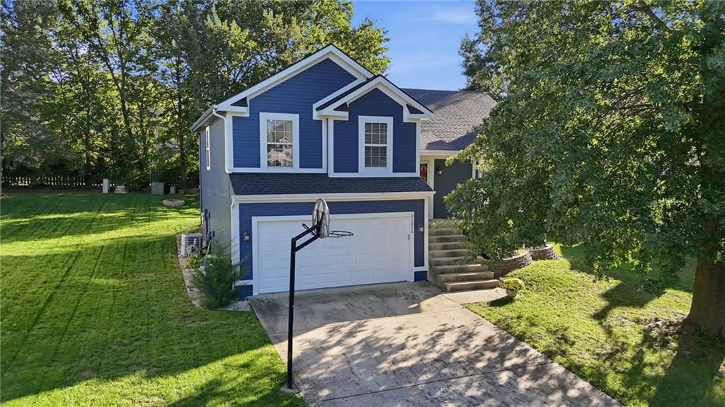 21215 W 52nd Street, Shawnee, KS: listing photo 2