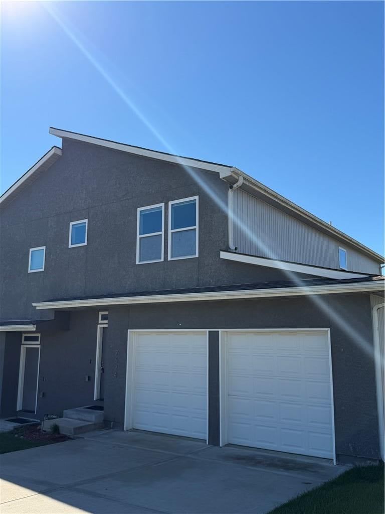 Photo 2 of 31 - 7624 N Mercier Court, Kansas City, MO 64118