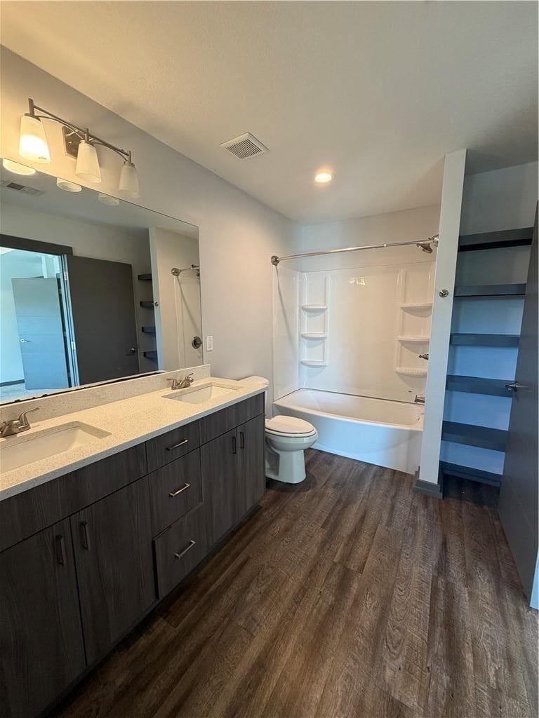 Double vanity at 7624 N Mercier Court, Kansas City, MO 64118