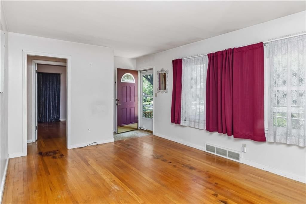 Photo 4 of 13 - 9643 McGee Street, Kansas City, MO 64114