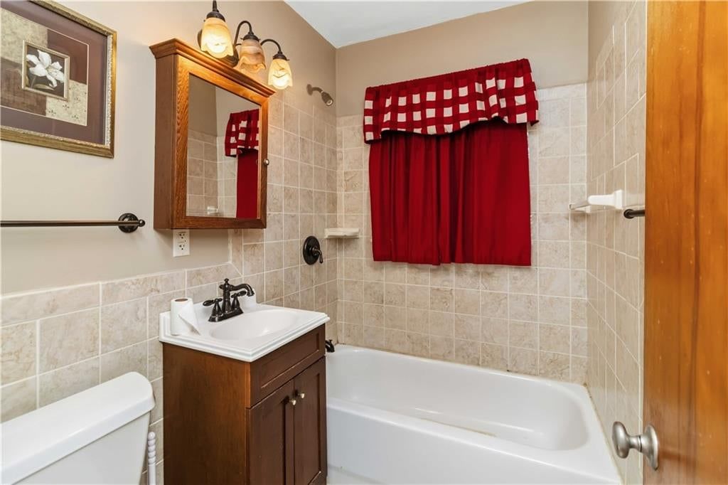Photo 10 of 13 - 9643 McGee Street, Kansas City, MO 64114