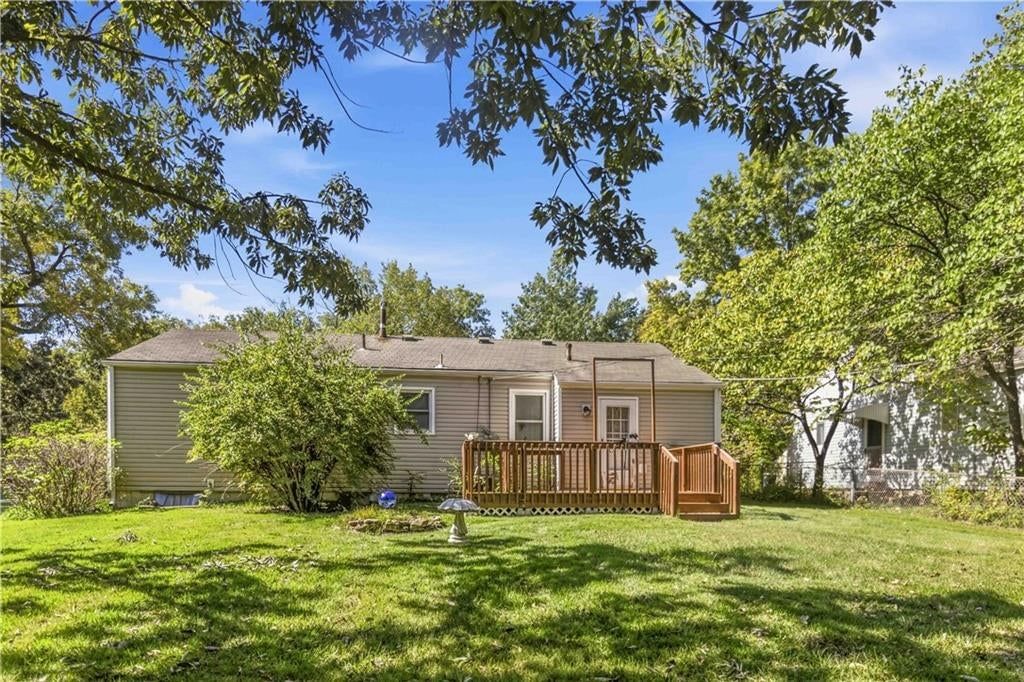 Photo 12 of 13 - 9643 McGee Street, Kansas City, MO 64114