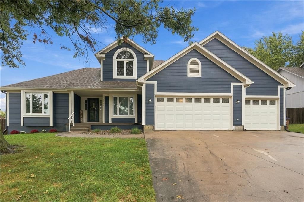 1516 Wrangler Way, Raymore, MO: listing photo 2