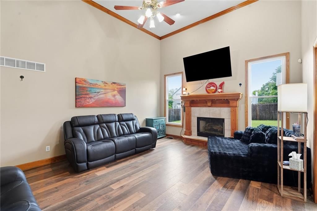 1516 Wrangler Way, Raymore, MO