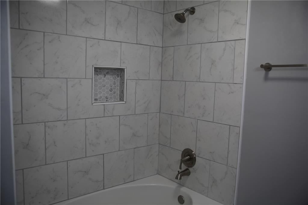 Tiled shower at 1101 SW 21st Street, Blue Springs, MO 64015