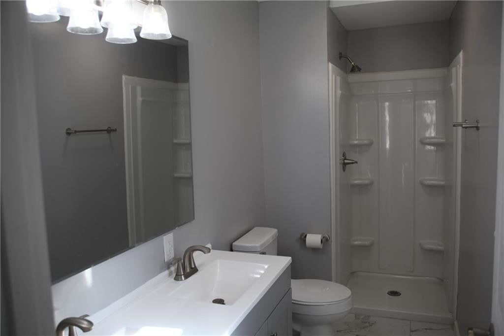 Photo 16 of 21 - 1101 SW 21st Street, Blue Springs, MO 64015