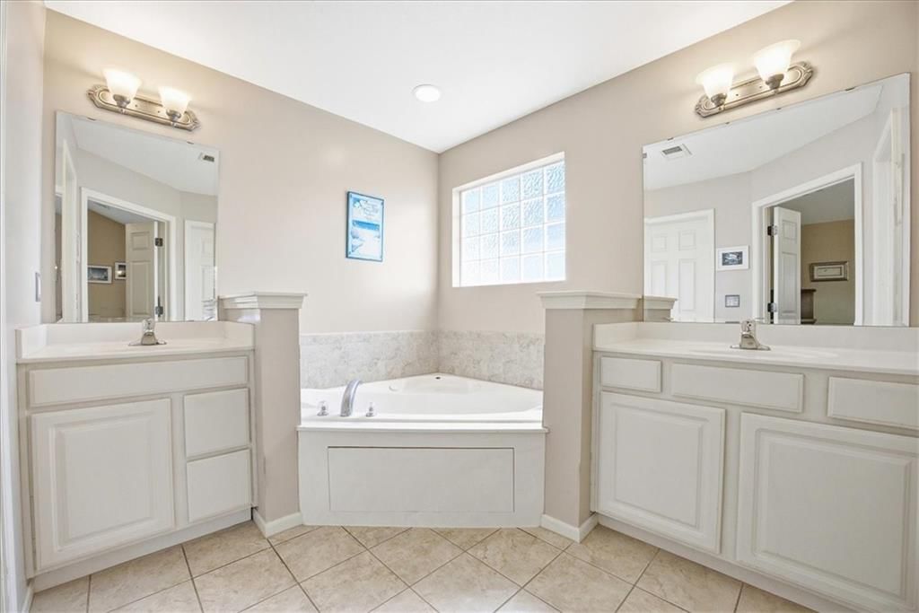 Double vanity at 20117 E 24th Terr Court S, Independence, MO 64057