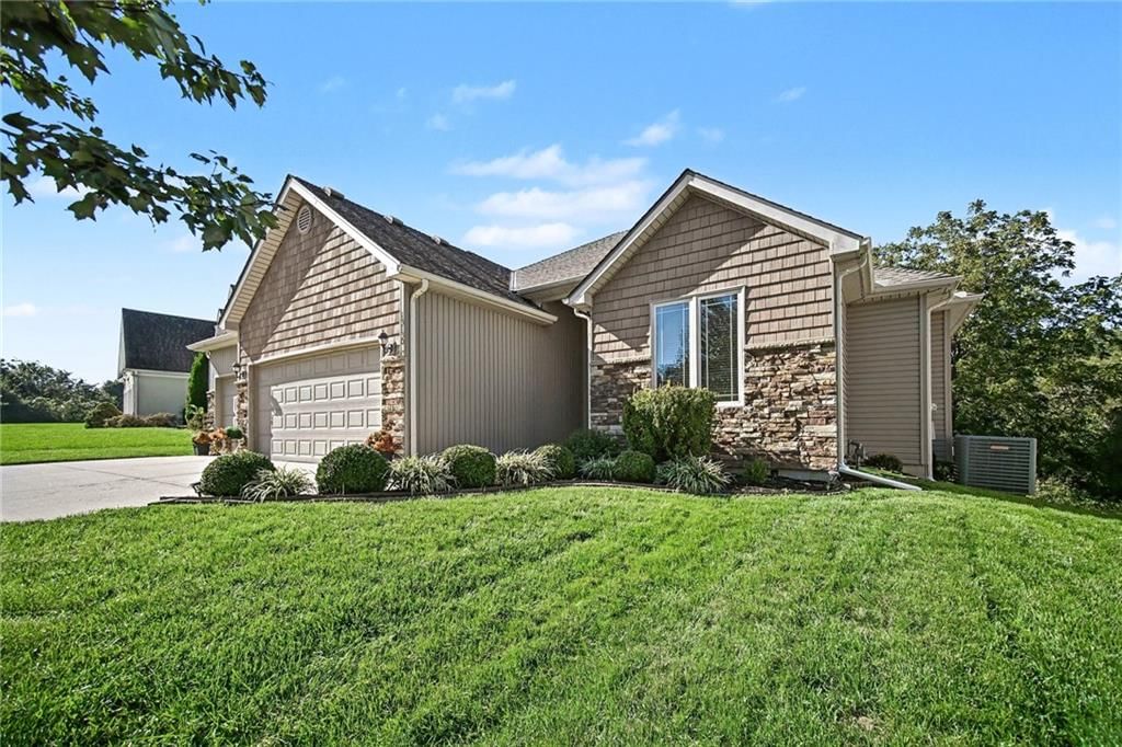 13130 NW Hawthorne Drive, Platte City, MO: listing photo 3