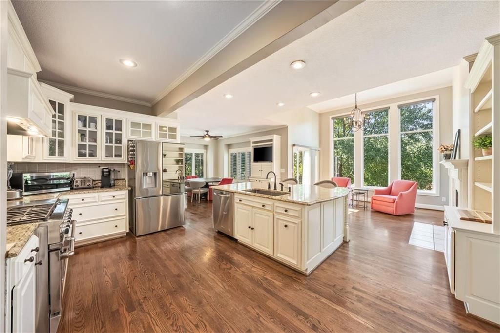 6400 Gladstone Drive, Shawnee, KS: listing photo 3