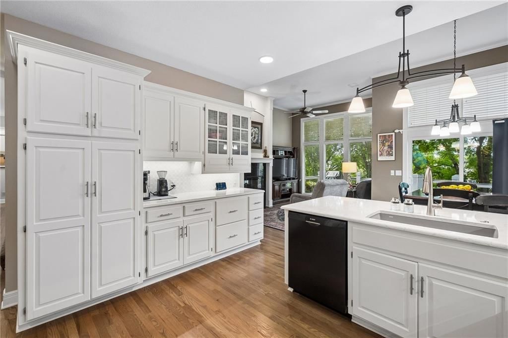 Glass-front cabinets at 20405 W 98th Court, Lenexa, KS 66220
