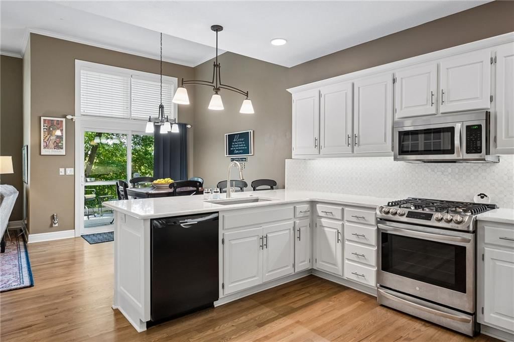 Photo 19 of 49 - 20405 W 98th Court, Lenexa, KS 66220