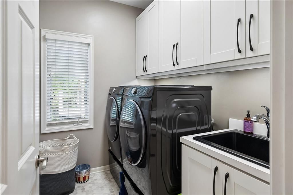 Photo 31 of 49 - 20405 W 98th Court, Lenexa, KS 66220