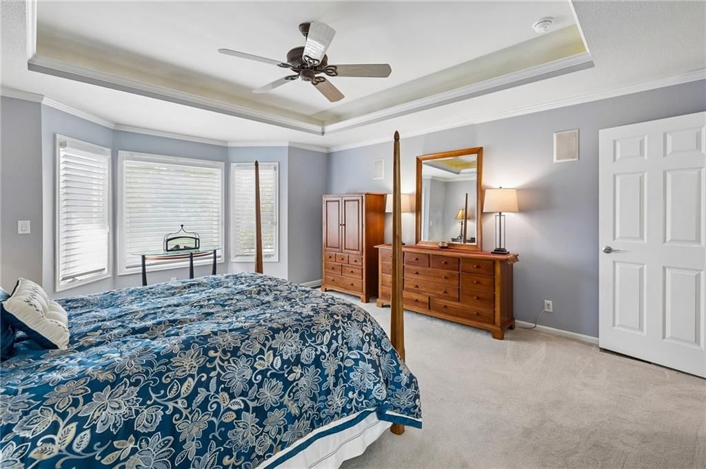 Tray ceiling and carpet at 20405 W 98th Court, Lenexa, KS 66220