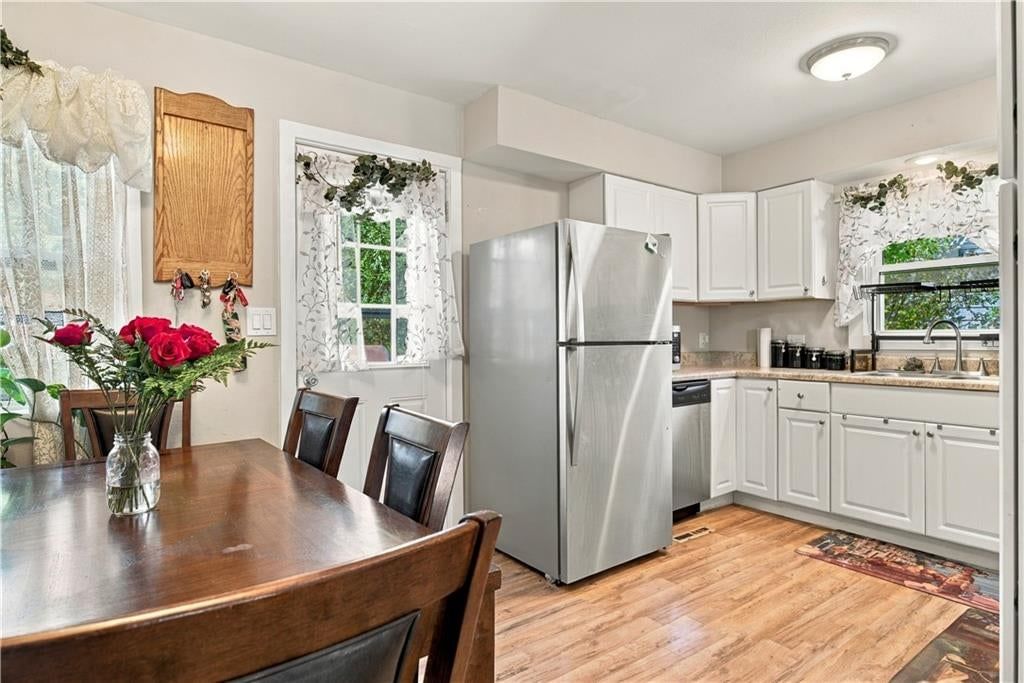 Photo 6: white kitchen cabinets, 16108 E 32nd Street S, Independence, MO 64055