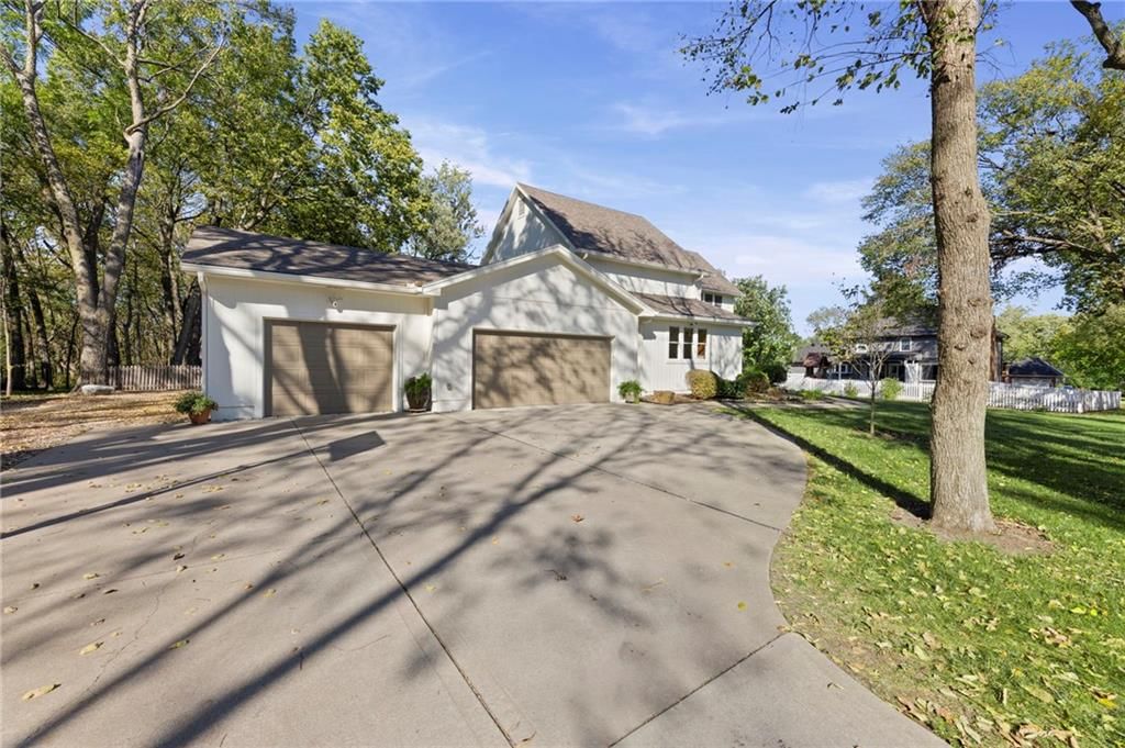 14926 S Caenen Lane, Olathe, KS: listing photo 3