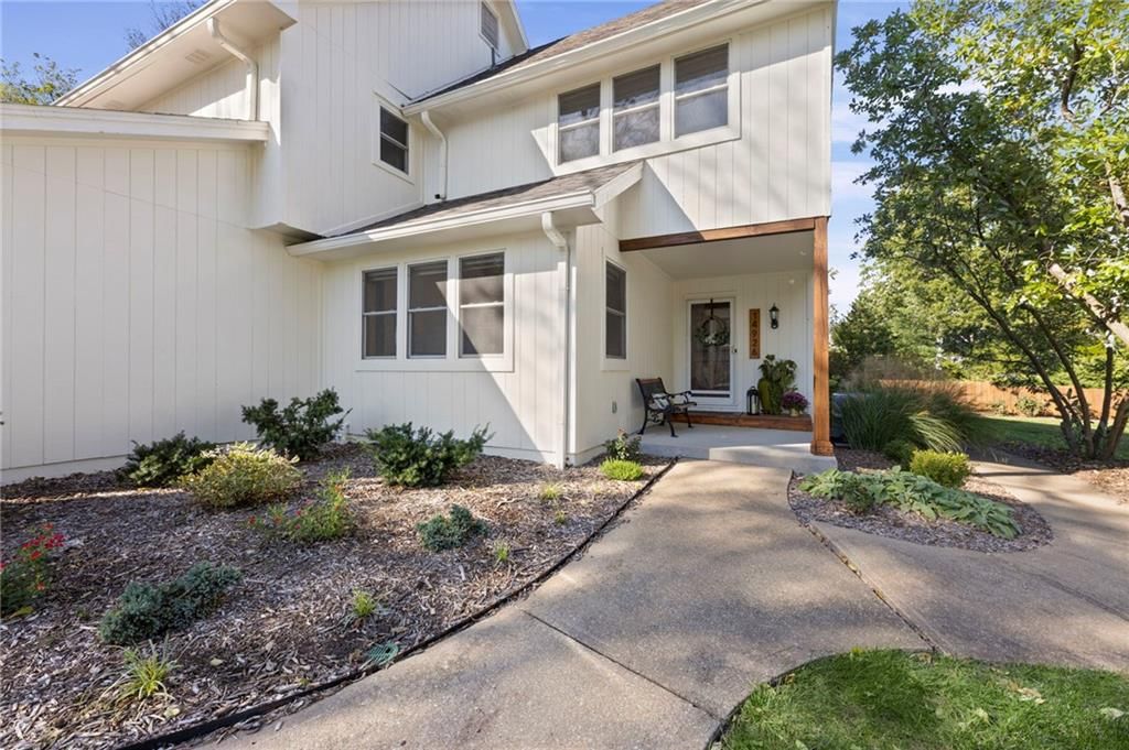 Photo 6 of 81 - 14926 S Caenen Lane, Olathe, KS 66062