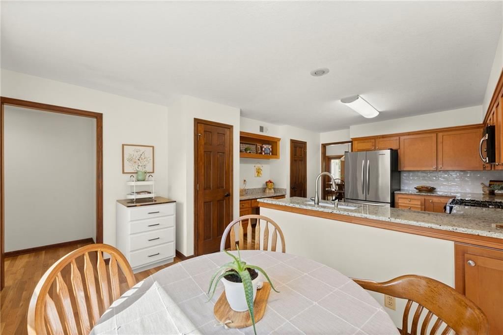 Photo 28 of 81 - 14926 S Caenen Lane, Olathe, KS 66062