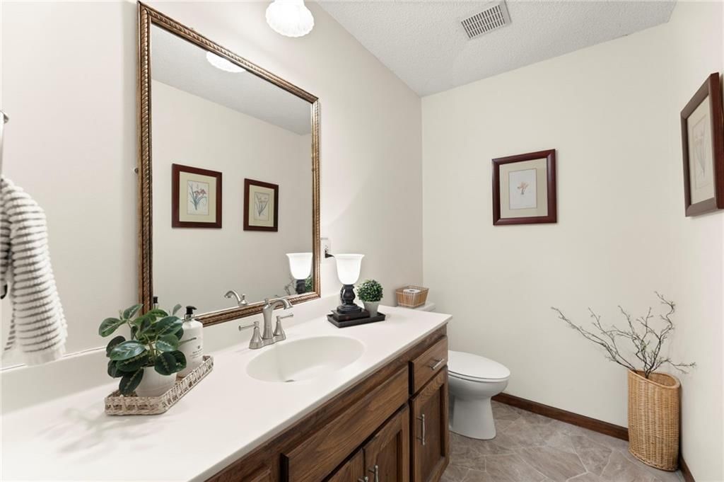 Photo 33 of 81 - 14926 S Caenen Lane, Olathe, KS 66062