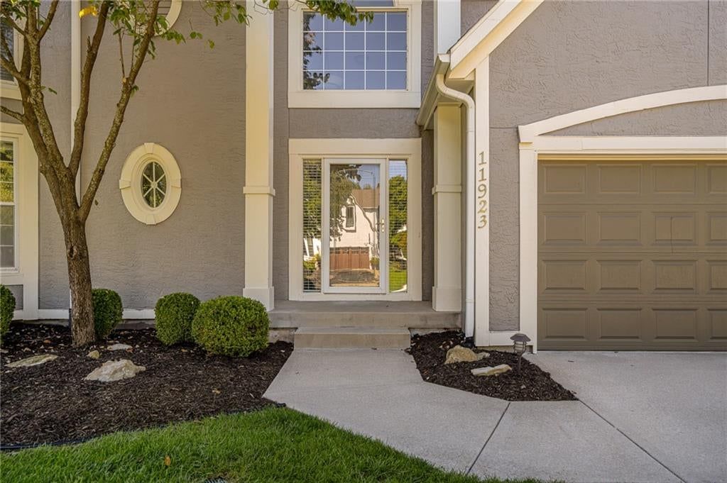 11923 W 131ST Terrace, Overland Park, KS: listing photo 3