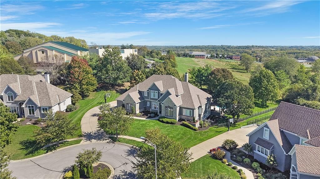 14121 Meadow Lane, Leawood, KS: listing photo 3