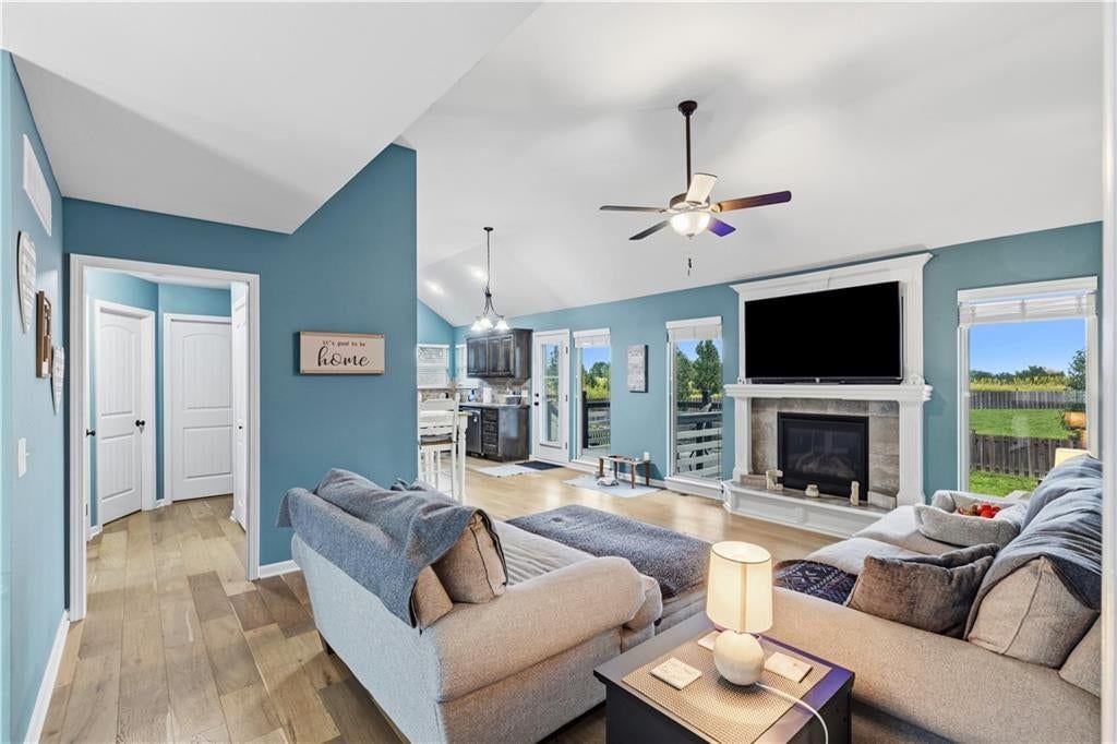 Photo 4: hardwood floors, 1002 W 10th Avenue, Kearney, MO 64060