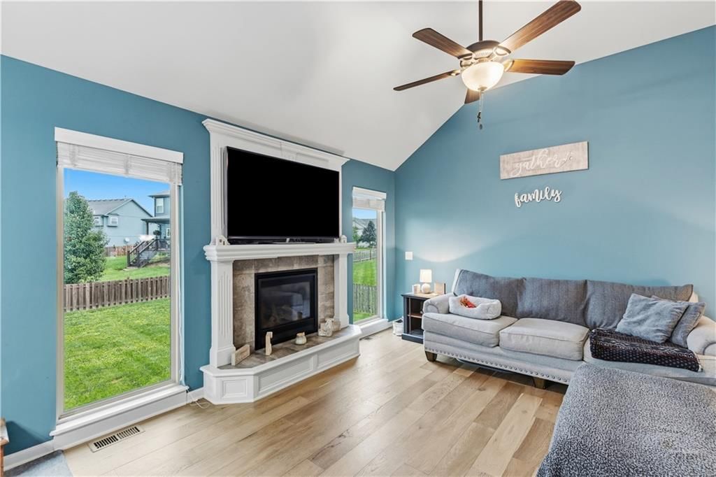 1002 W 10th Avenue, Kearney, MO