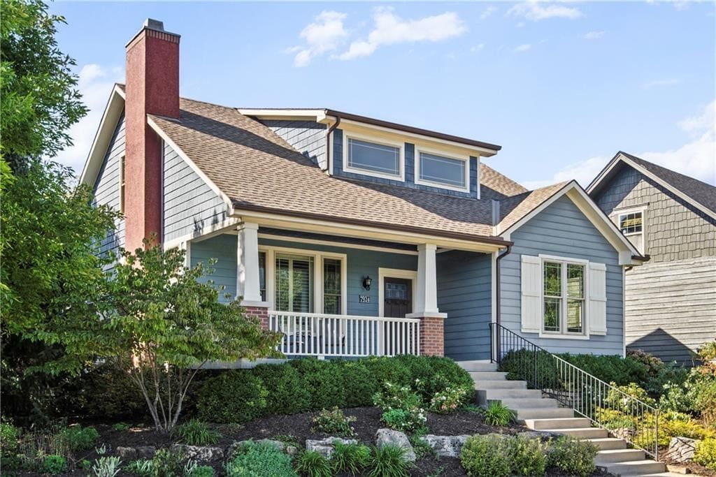 Photo 2 of 35 - 7924 N Ditzler Avenue, Kansas City, MO 64158