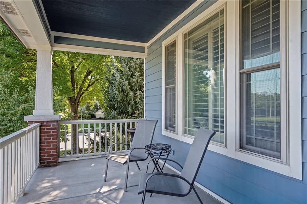 Photo 3 of 35 - 7924 N Ditzler Avenue, Kansas City, MO 64158