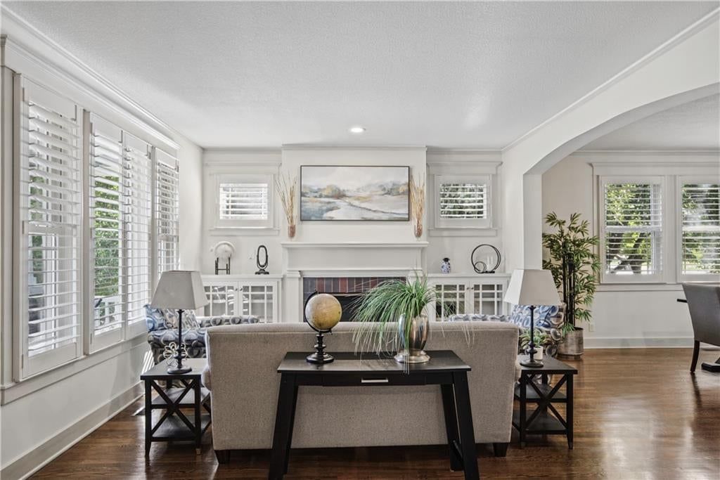 Photo 4 of 35 - 7924 N Ditzler Avenue, Kansas City, MO 64158