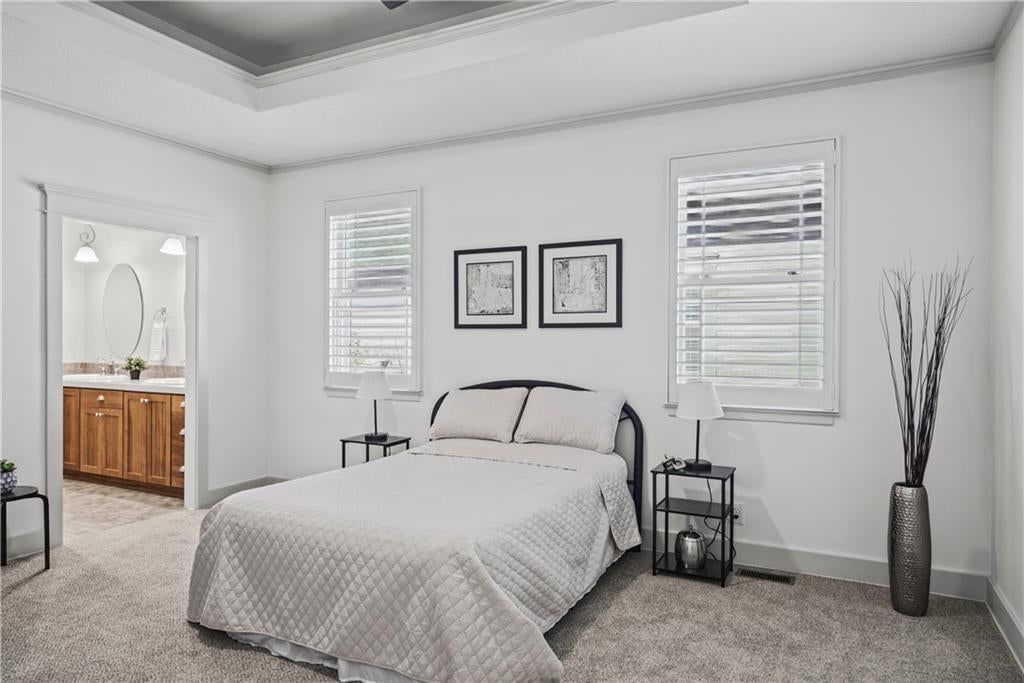 Photo 13 of 35 - 7924 N Ditzler Avenue, Kansas City, MO 64158