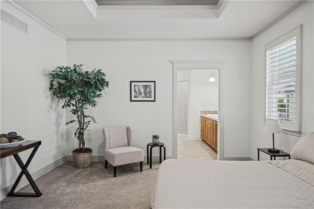 Photo 14 of 35 - 7924 N Ditzler Avenue, Kansas City, MO 64158