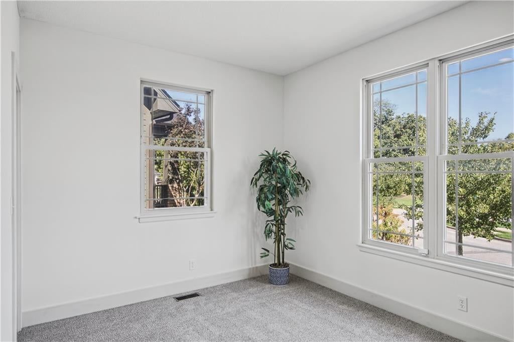 Photo 18 of 35 - 7924 N Ditzler Avenue, Kansas City, MO 64158
