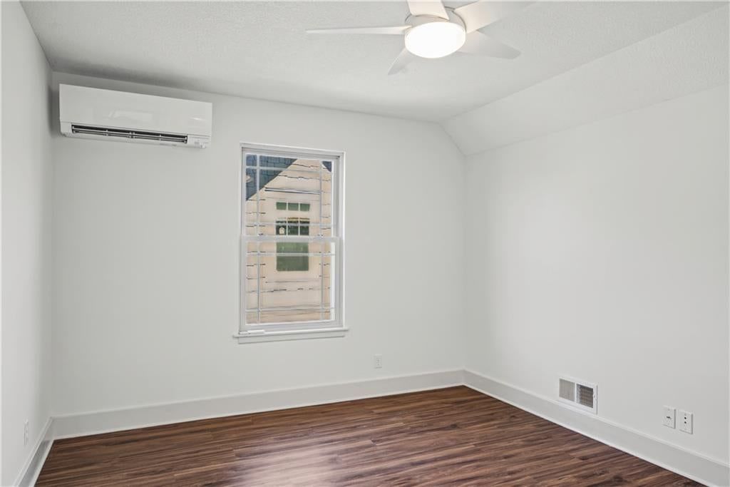 Photo 22 of 35 - 7924 N Ditzler Avenue, Kansas City, MO 64158