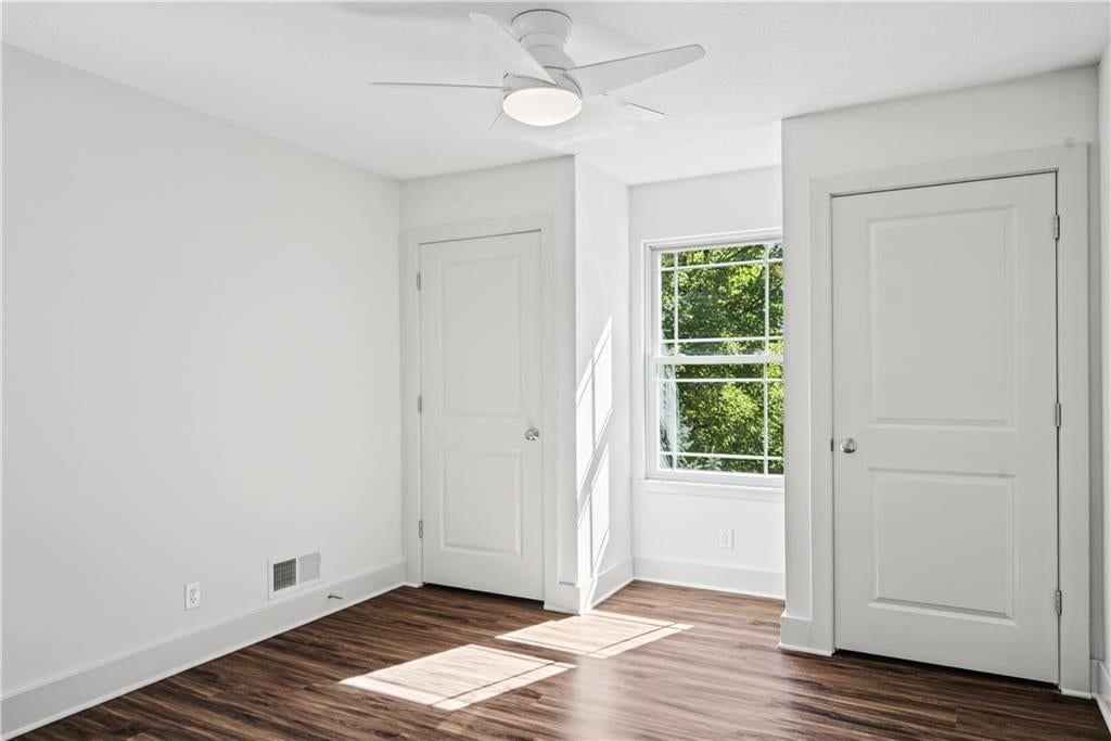Photo 25 of 35 - 7924 N Ditzler Avenue, Kansas City, MO 64158