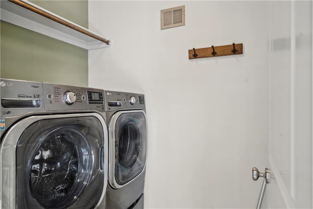Photo 27 of 35 - 7924 N Ditzler Avenue, Kansas City, MO 64158