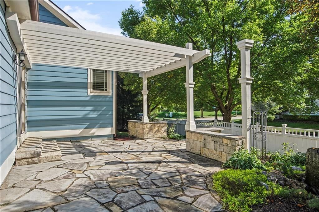 Photo 29 of 35 - 7924 N Ditzler Avenue, Kansas City, MO 64158