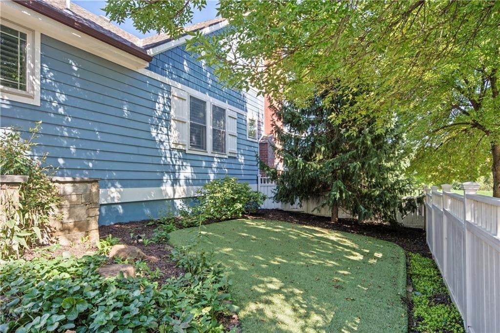 Photo 31 of 35 - 7924 N Ditzler Avenue, Kansas City, MO 64158