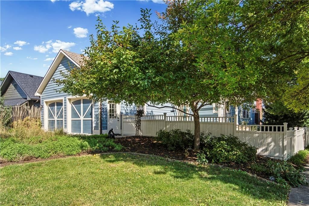 Photo 32 of 35 - 7924 N Ditzler Avenue, Kansas City, MO 64158
