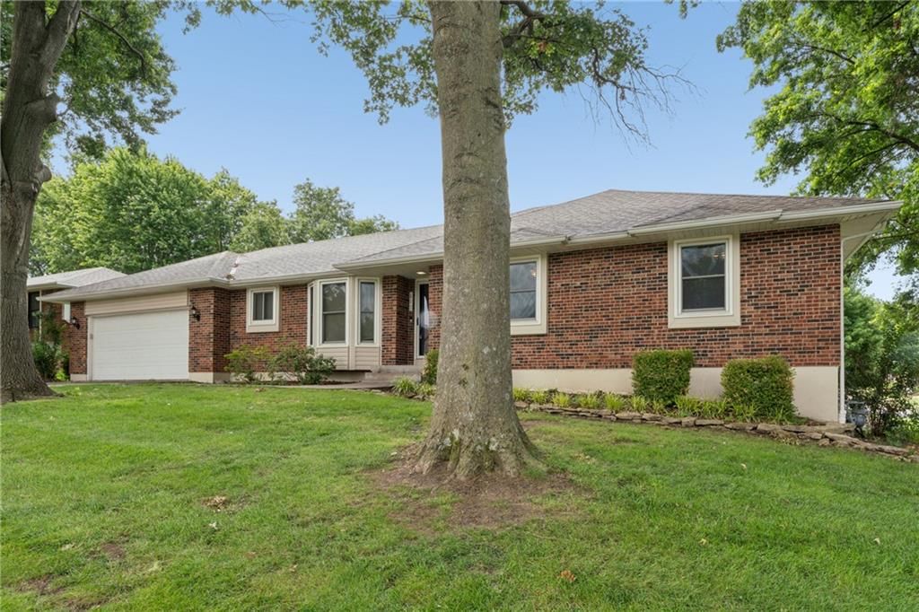 Photo 3 of 48 - 617 W Maple Street, Raymore, MO 64083