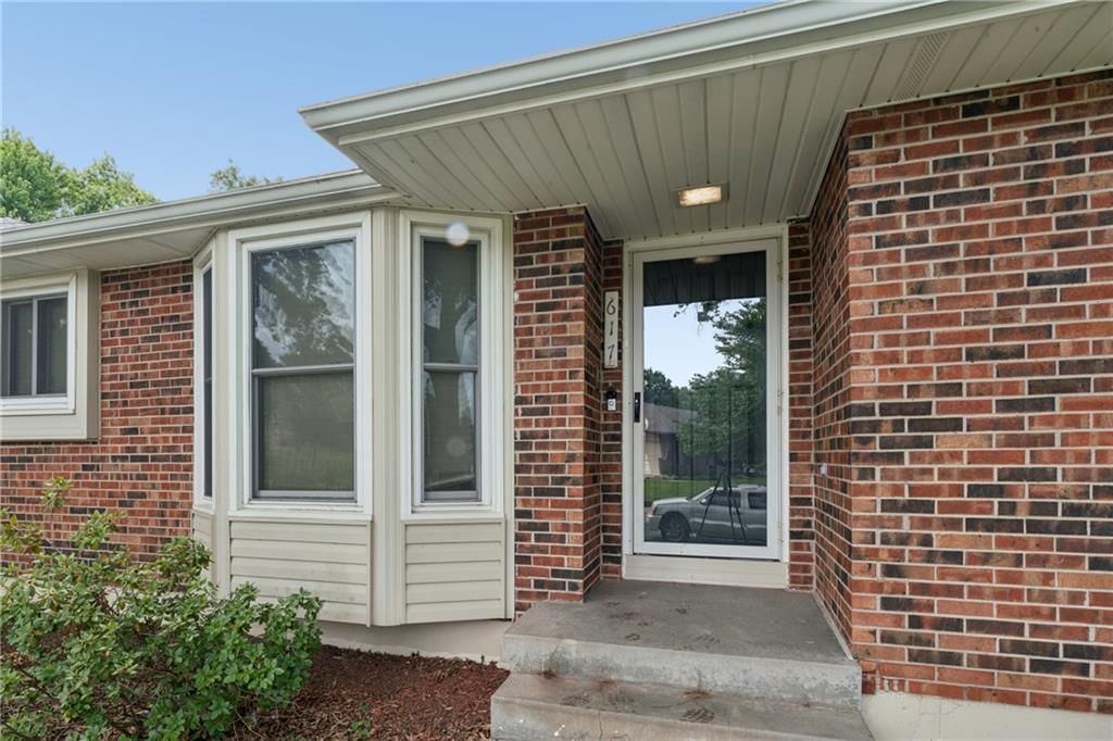 Photo 4 of 48 - 617 W Maple Street, Raymore, MO 64083