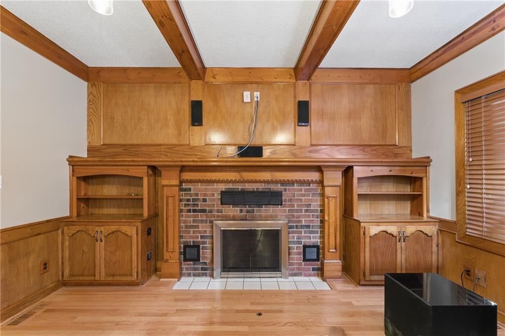 Photo 11 of 48 - 617 W Maple Street, Raymore, MO 64083