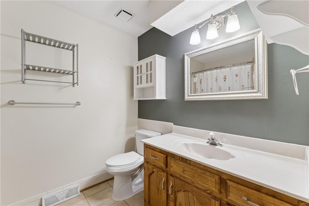 Photo 13 of 48 - 617 W Maple Street, Raymore, MO 64083